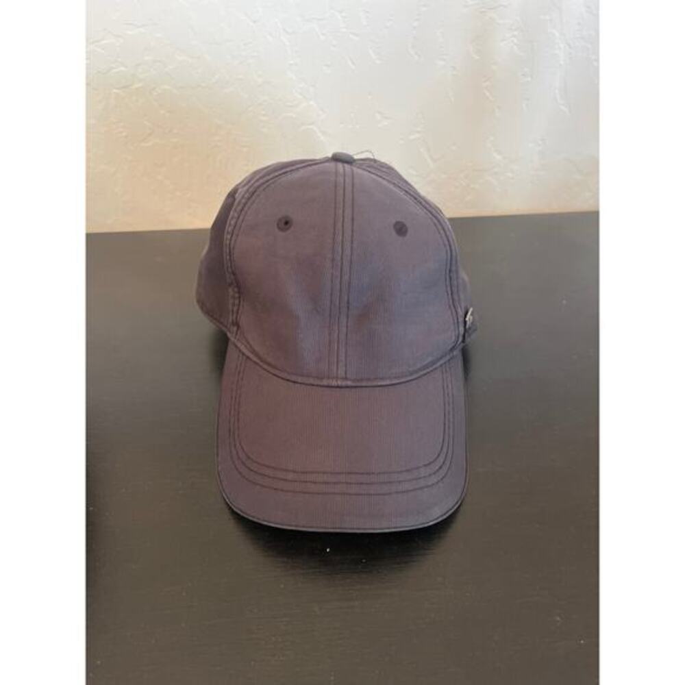 Lululemon baseball hat in navy blue